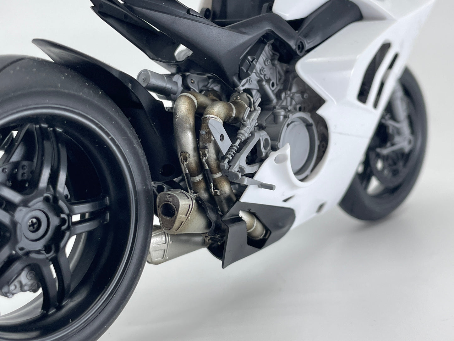 Full System Titanium Exhaust Set For Tamiya 1/12 Ducati Superleggera V4